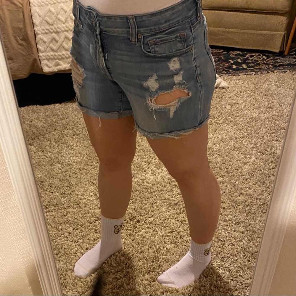 American Eagle MIDI Distressed Shorts - Light Wash